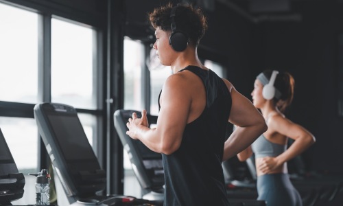 people running on treadmills